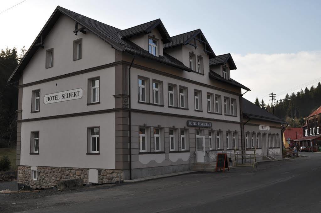 Hotel Seifert Nové Hamry Buitenkant foto
